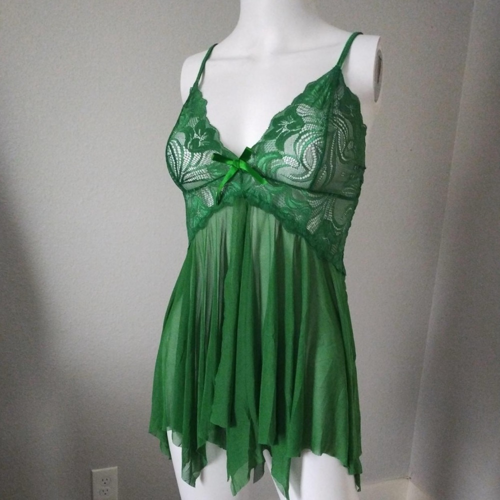 Beautiful emerald green neglige with split front by Avidlove - size small
